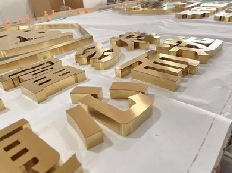 榕江拉丝不锈钢字的特点。